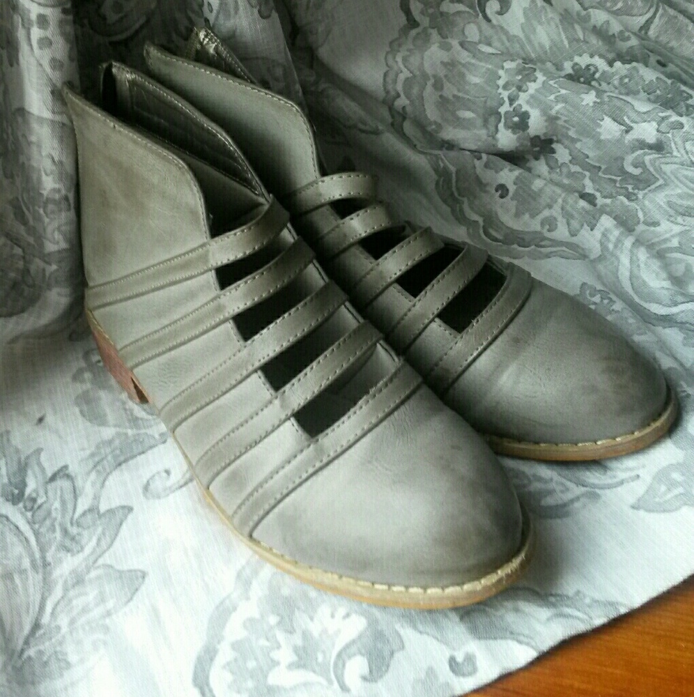 Perfect grey Fall booties, lightly worn
